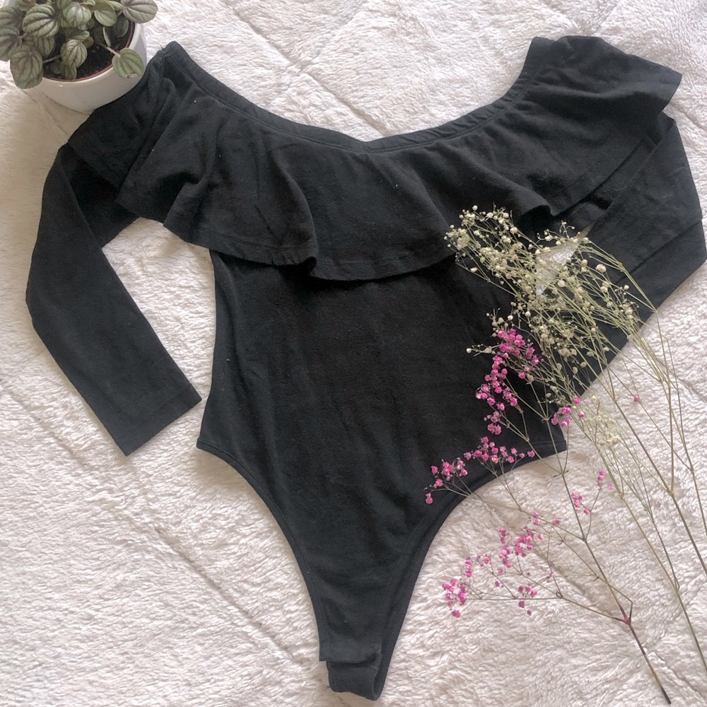 Off-shoulder Black Body Suit